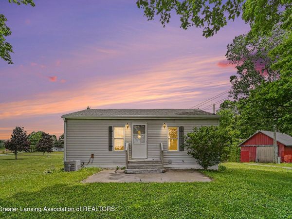 4015 E Clinton Trail, Charlotte, MI 48813