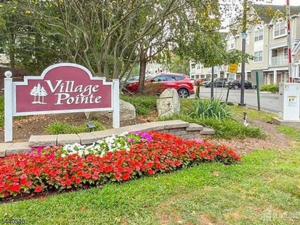 31 Edinburgh Ct, Edison, NJ 08820