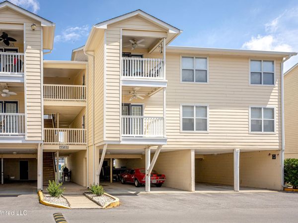 2421 Beachview Drive, Ocean Springs, MS 39564