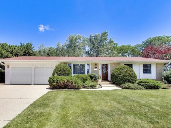 1424 Bates Lane , Schaumburg, IL 60193