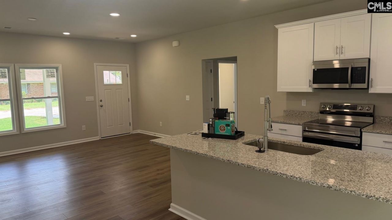 1235 Sawyer Street Photo 4