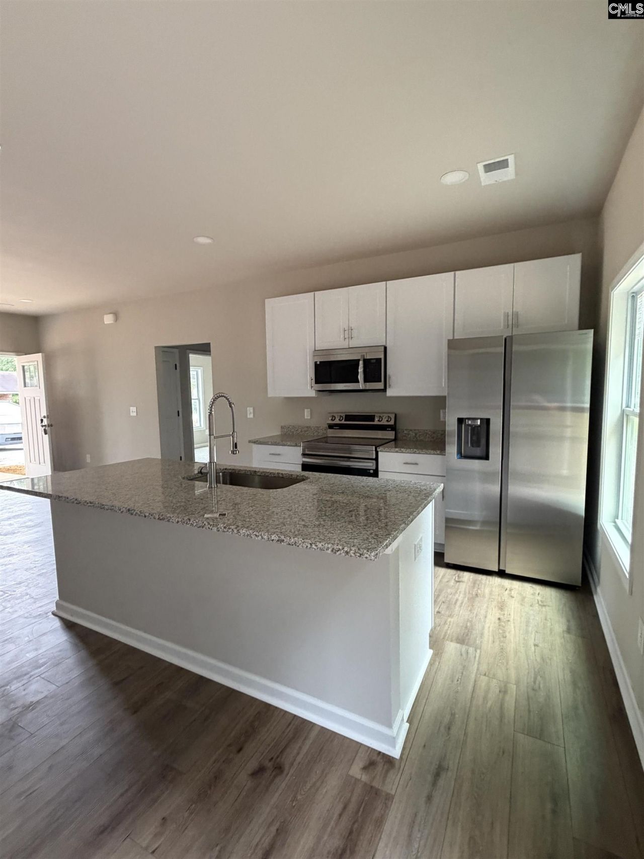 1235 Sawyer Street  Photo 4