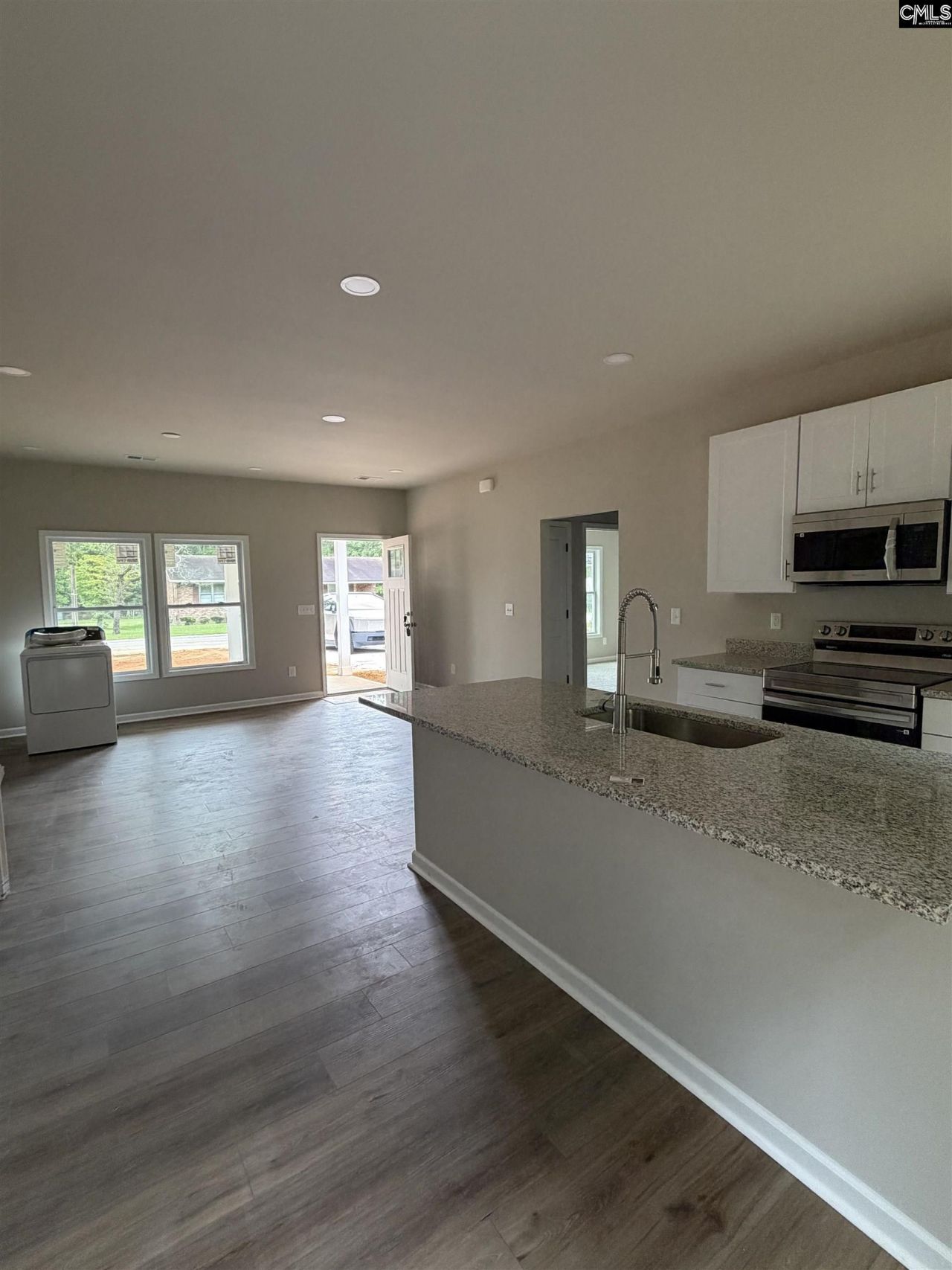 1235 Sawyer Street  Photo 5
