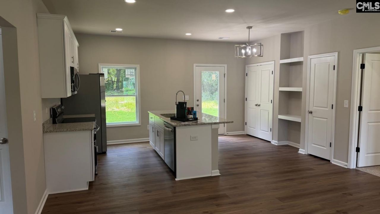 1235 Sawyer Street Photo 7