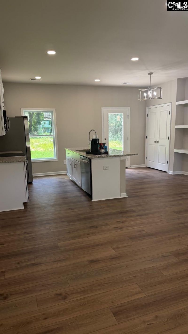 1235 Sawyer Street Photo 8