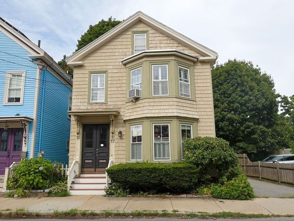 17 Charter St, Unit 2, Newburyport, MA 01950