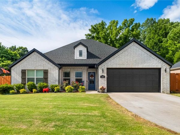305 W Taverner Xing , Farmington, AR 72730
