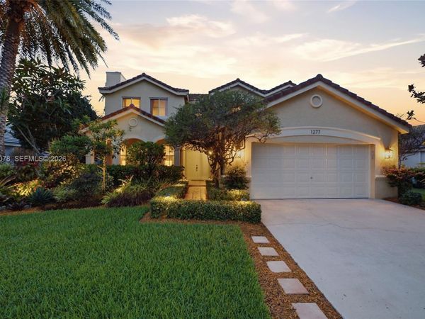 1277 Meadows Blvd , Weston, FL 33327