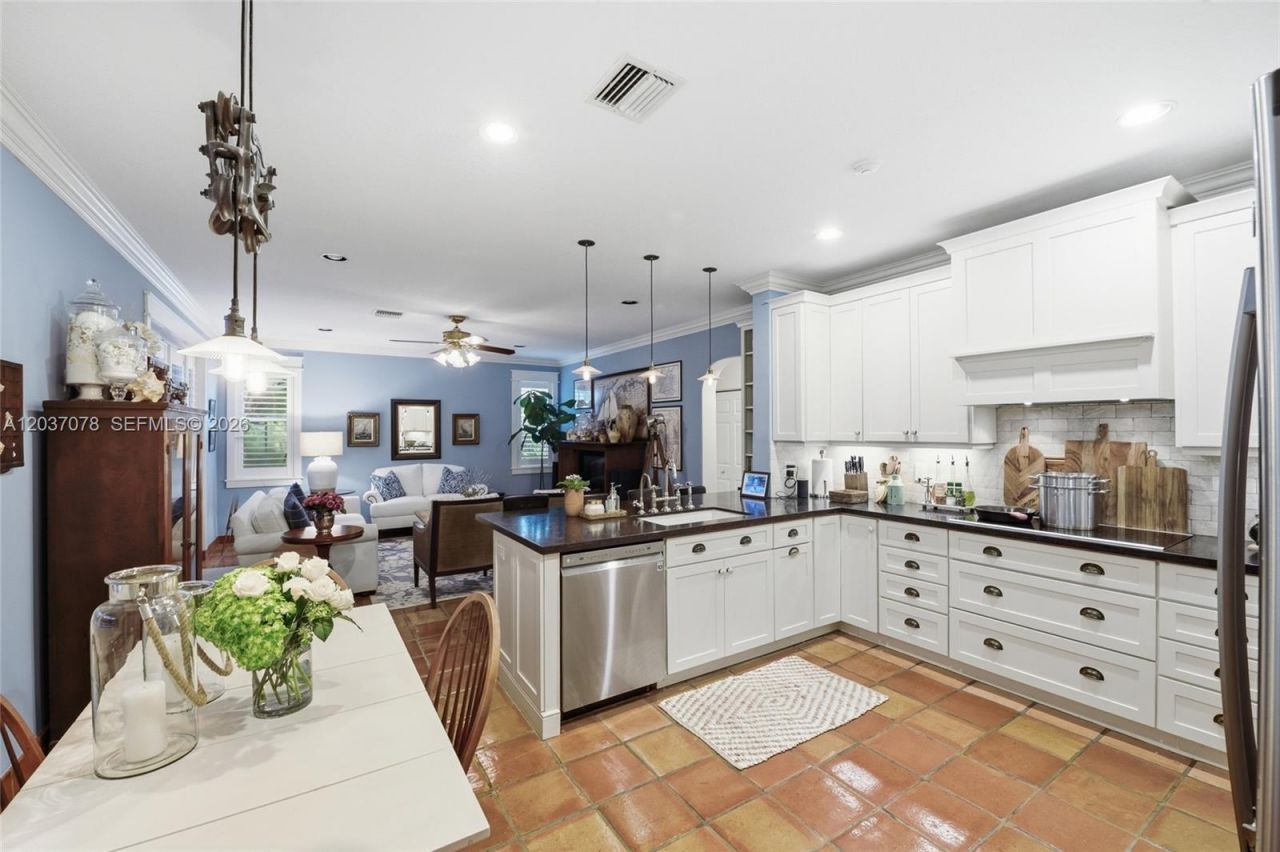 1277 Meadows Blvd, Weston, FL 33327 Photo