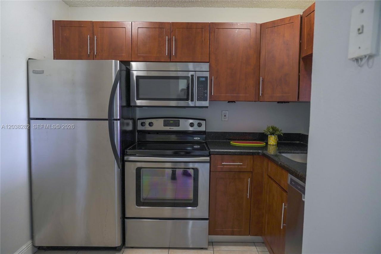 482 NW 165th St Rd, Unit A504, Miami, FL 33169 Photo