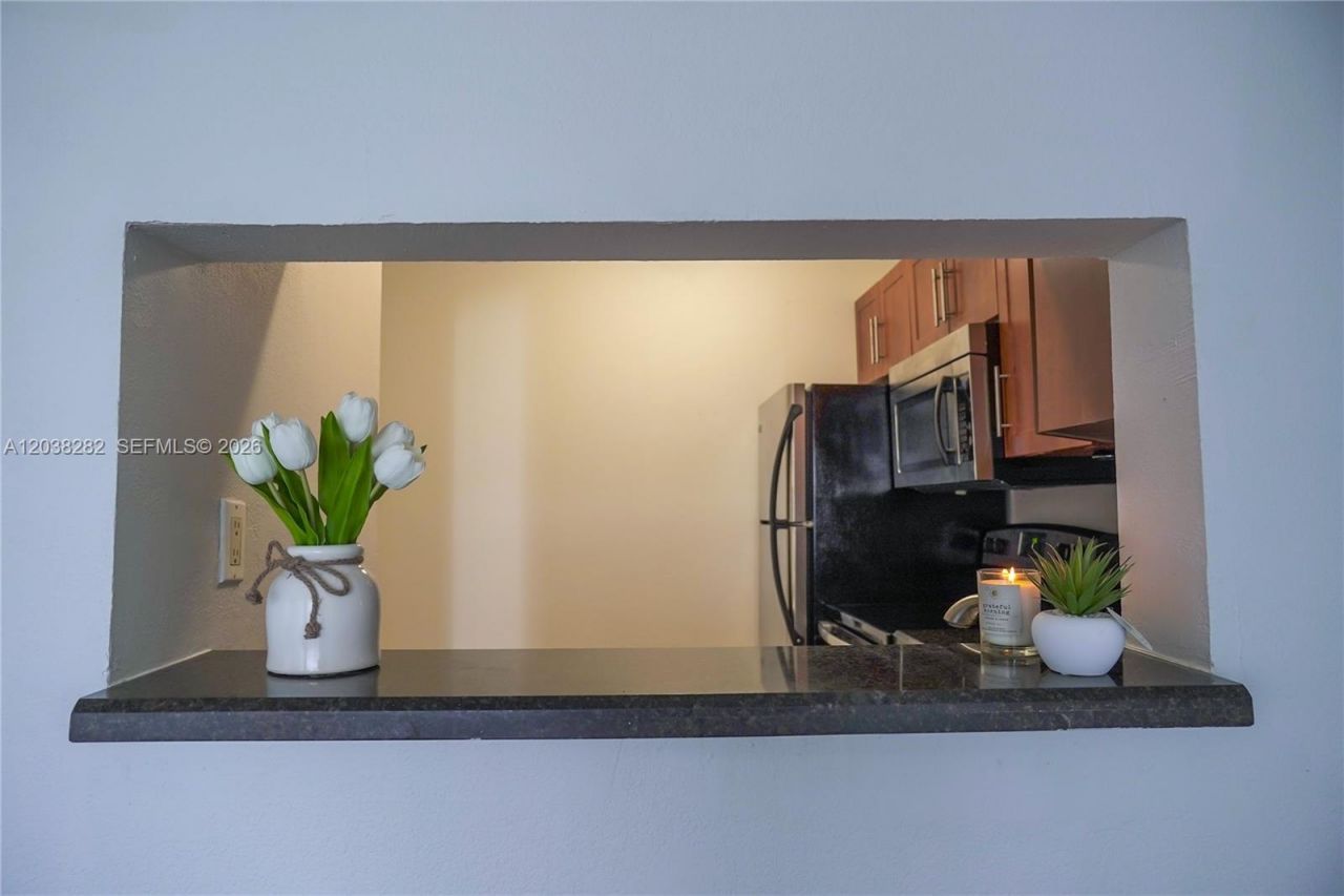 482 NW 165th St Rd, Unit A504, Miami, FL 33169 Photo