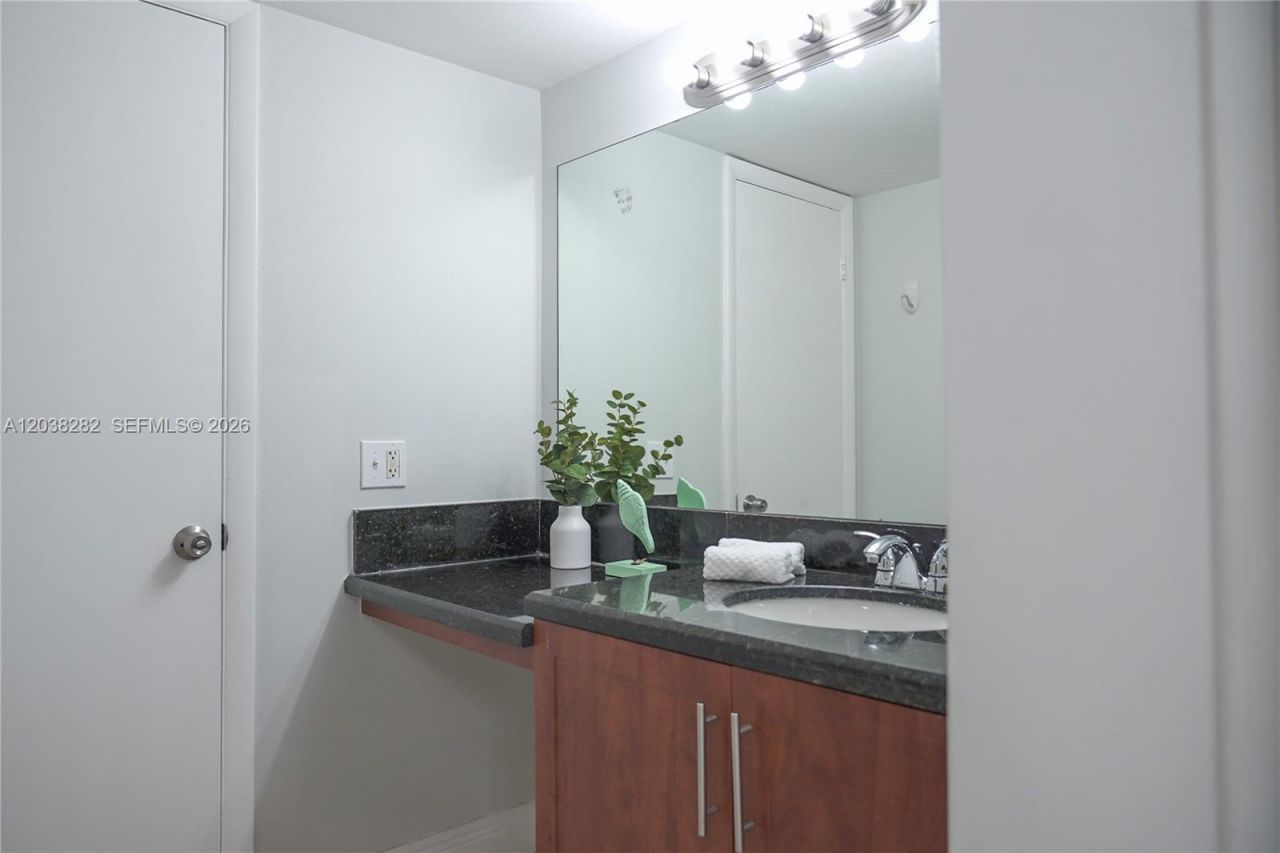 482 NW 165th St Rd, Unit A504, Miami, FL 33169 Photo