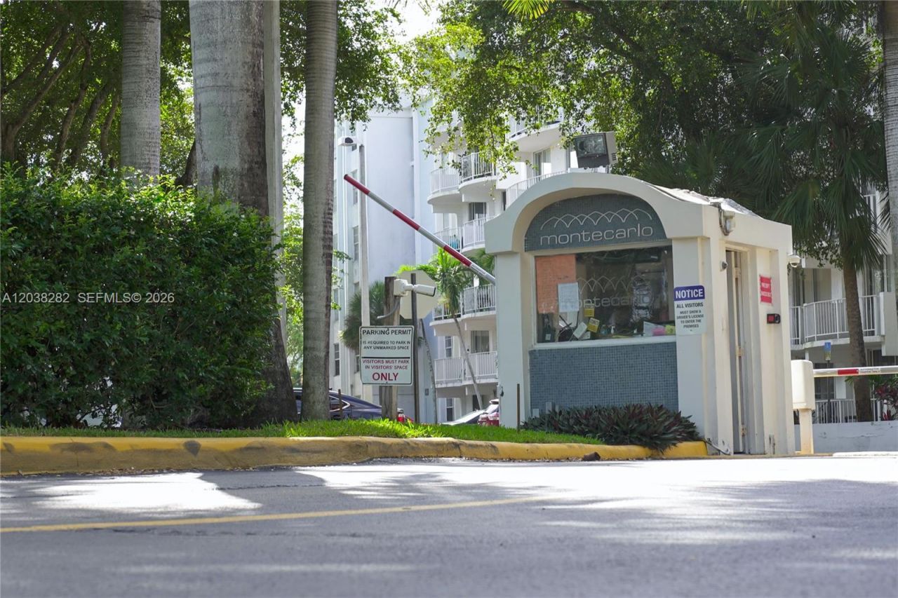 482 NW 165th St Rd, Unit A504, Miami, FL 33169 Photo