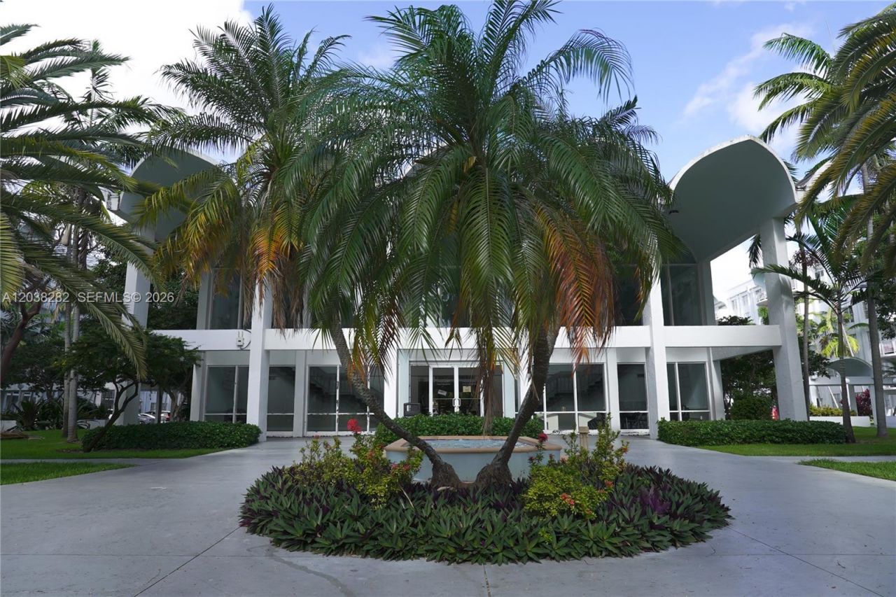 482 NW 165th St Rd, Unit A504, Miami, FL 33169 Photo
