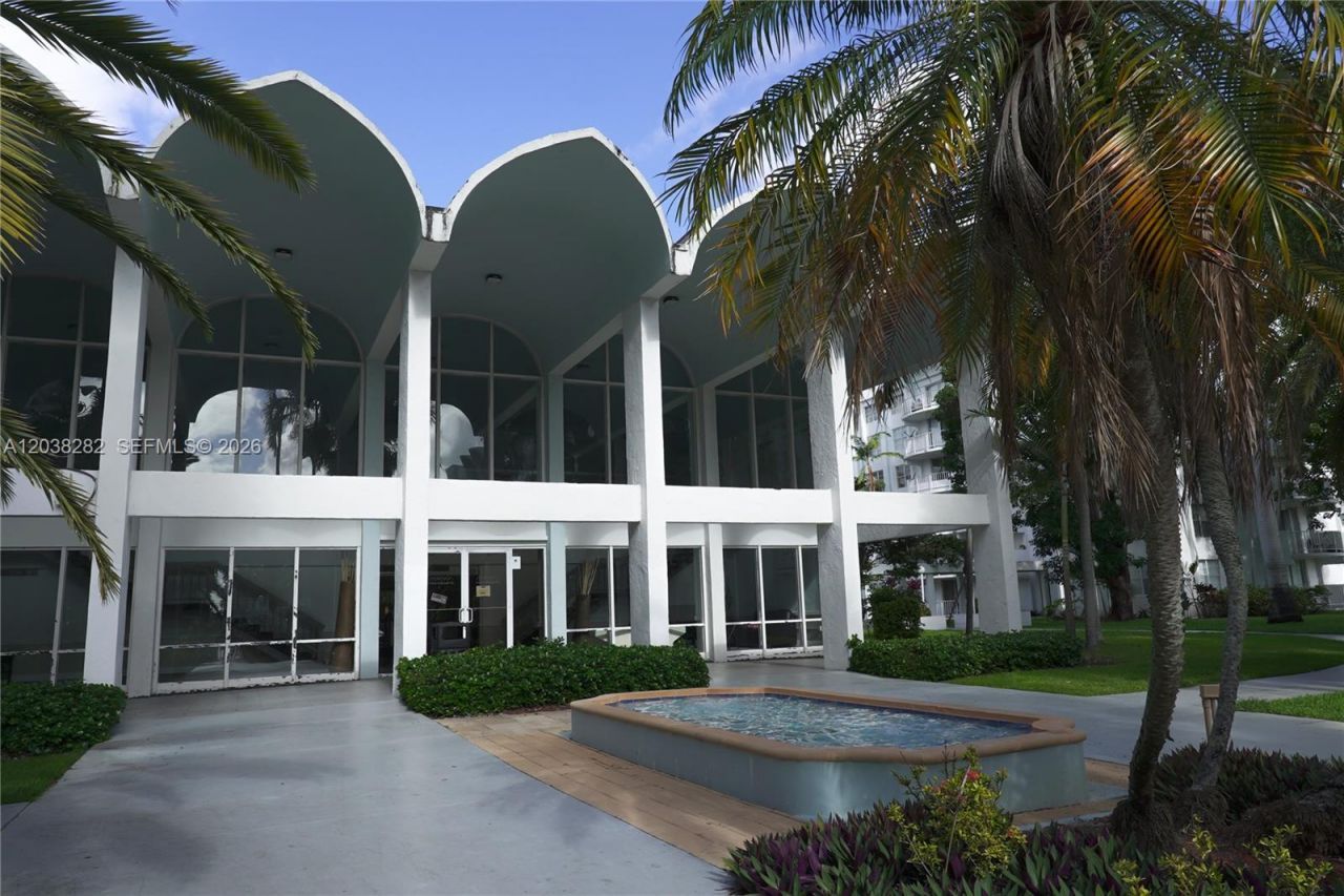 482 NW 165th St Rd, Unit A504, Miami, FL 33169 Photo