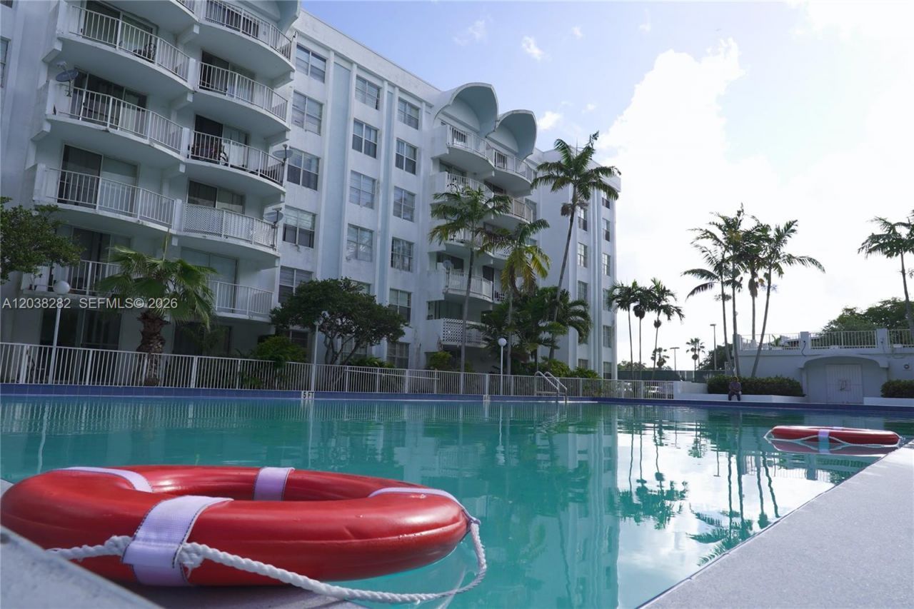 482 NW 165th St Rd, Unit A504, Miami, FL 33169 Photo
