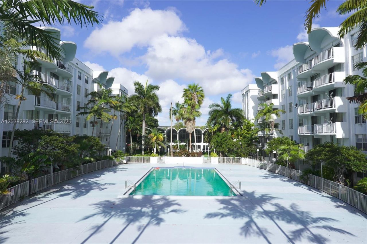 482 NW 165th St Rd, Unit A504, Miami, FL 33169 Photo
