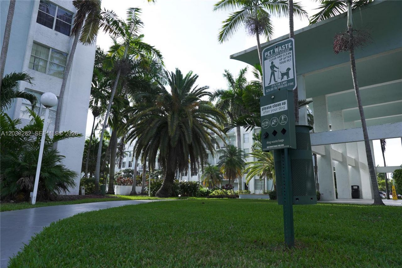 482 NW 165th St Rd, Unit A504, Miami, FL 33169 Photo