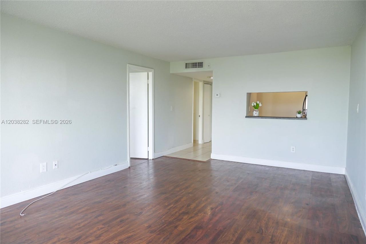 482 NW 165th St Rd, Unit A504, Miami, FL 33169 Photo