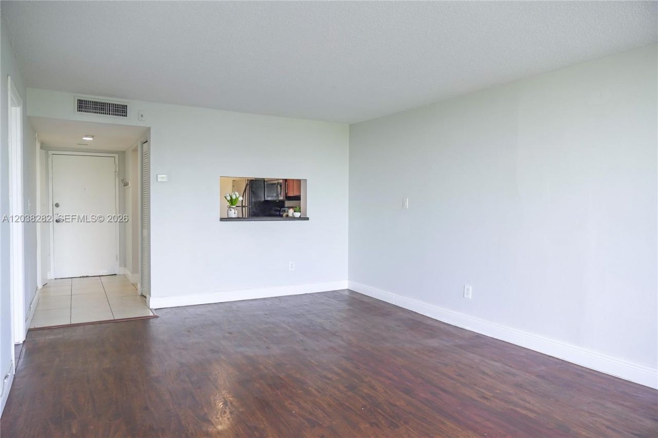 482 NW 165th St Rd, Unit A504, Miami, FL 33169 Photo