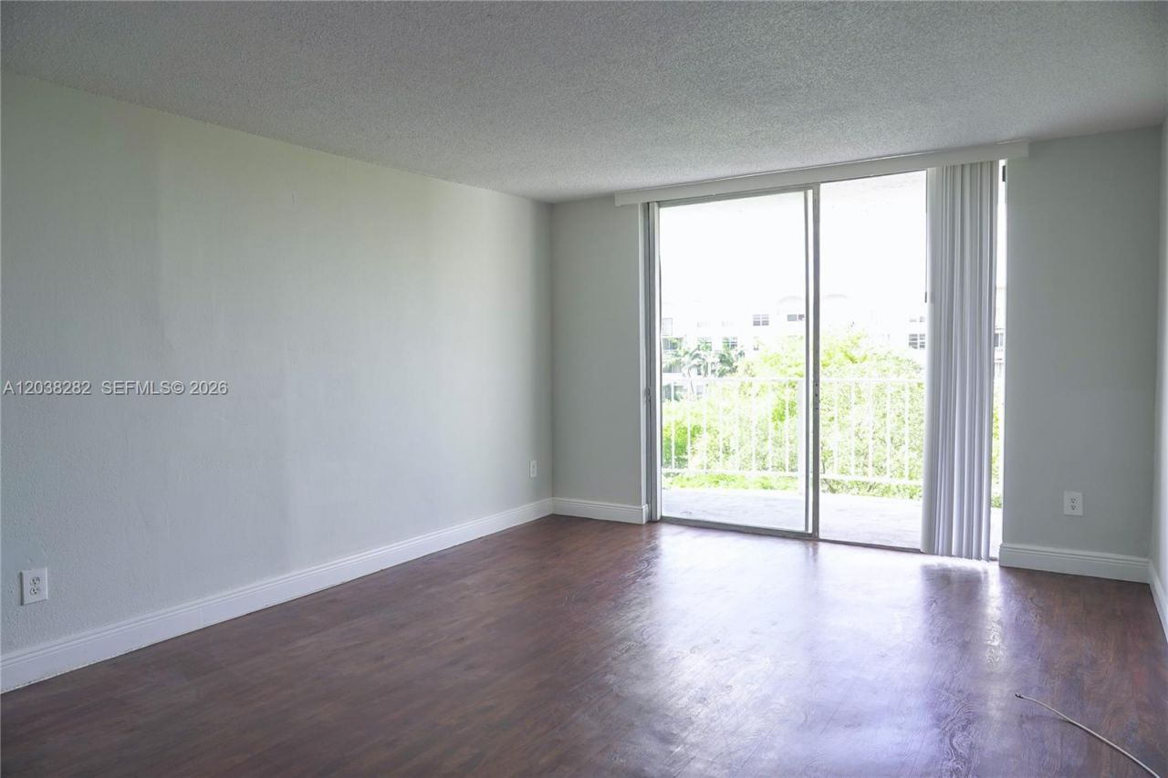 482 NW 165th St Rd, Unit A504, Miami, FL 33169 Photo