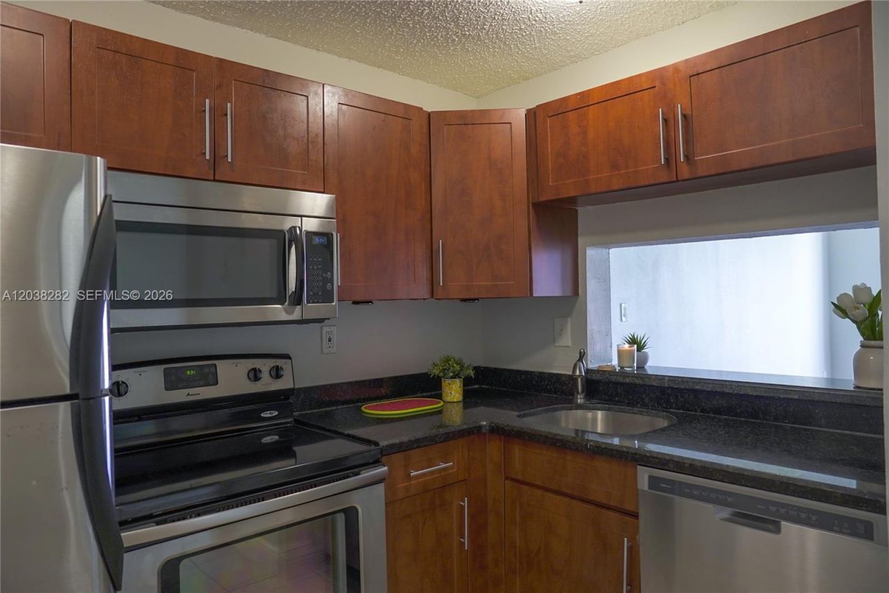 482 NW 165th St Rd, Unit A504, Miami, FL 33169 Photo