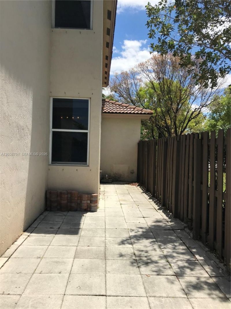 6674 NW 107th Pl , Unit ., Doral, FL 33178 Photo