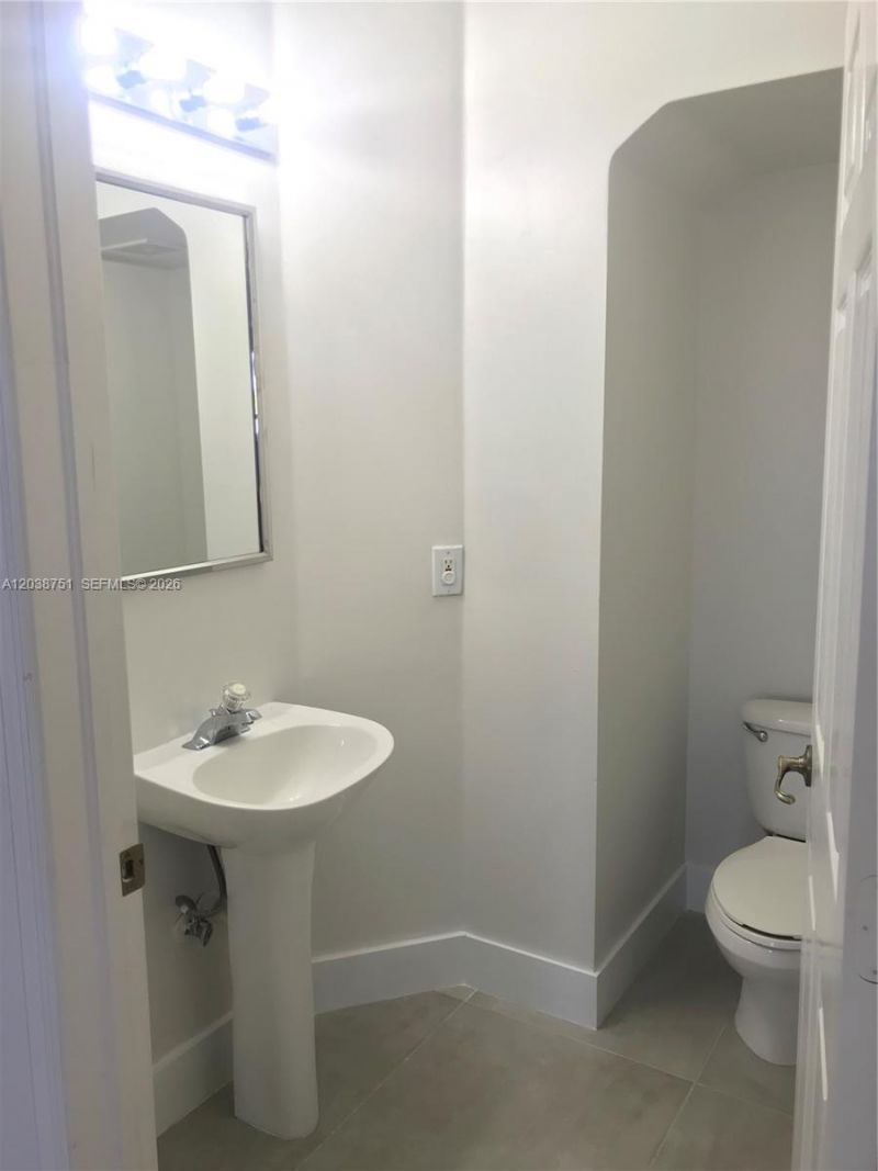 6674 NW 107th Pl , Unit ., Doral, FL 33178 Photo