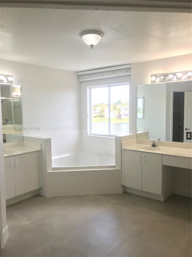 6674 NW 107th Pl , Unit ., Doral, FL 33178 Photo