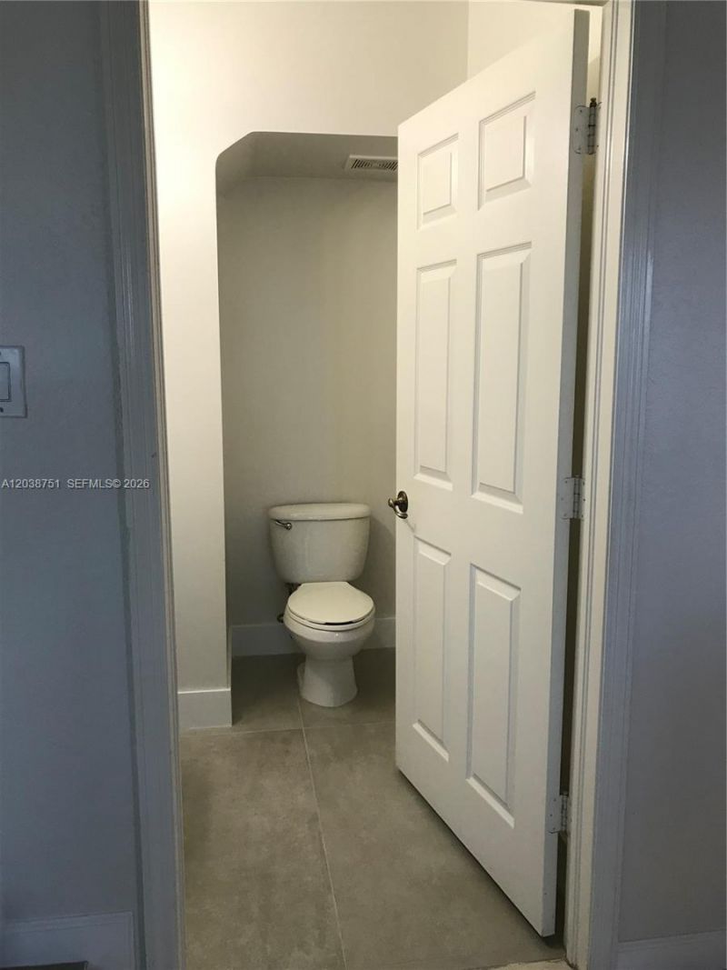 6674 NW 107th Pl , Unit ., Doral, FL 33178 Photo