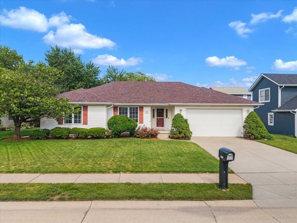 4421 Oak Street , Davenport, IA 52806
