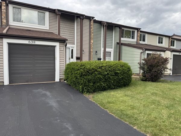 638 Lakeside Circle Drive , Wheeling, IL 60090