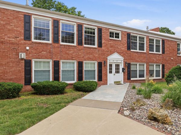3215 E Locust Street , Unit A2-21, Davenport, IA 52803