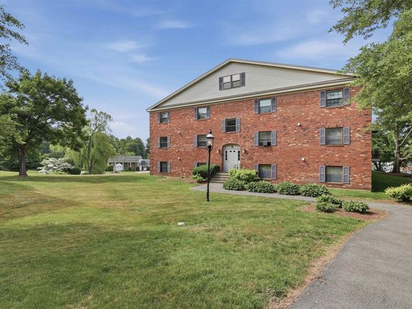 1 Bristol Court, Unit 211, Derry, NH 03038