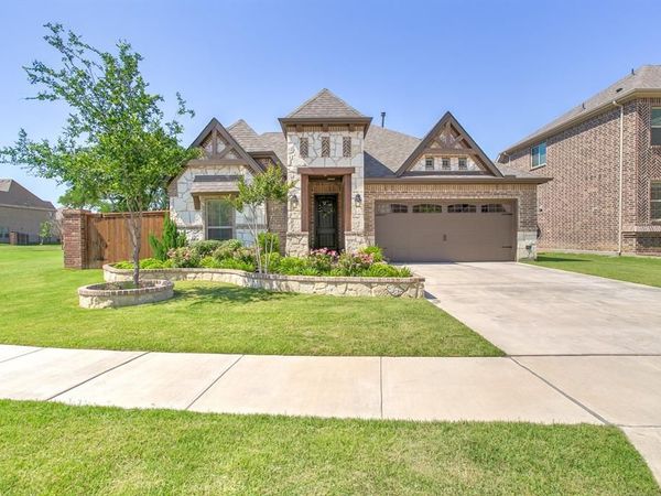 2715 Sky Ridge Road, Arlington, TX 76001
