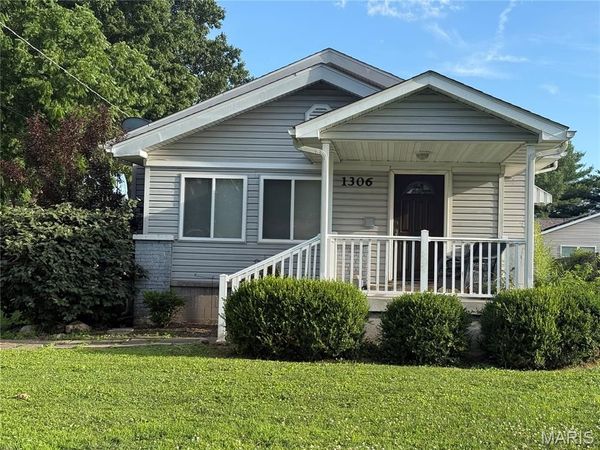 1306 Main Street , South Roxana, IL 62087