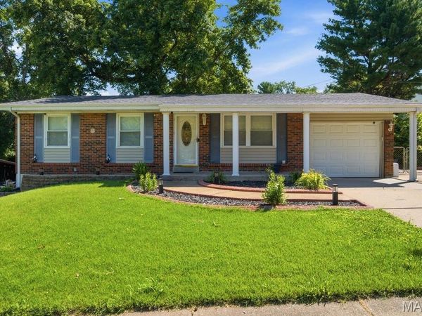 12765 Spanish Village Drive, Bridgeton, MO 63044