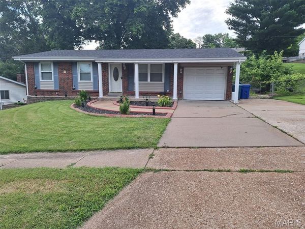 12765 Spanish Village Drive, Bridgeton, MO 63044
