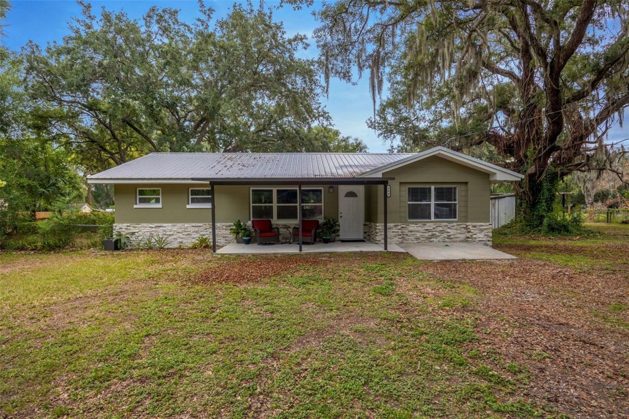 308 S Kingsway Road, Seffner, FL 33584 Main Photo