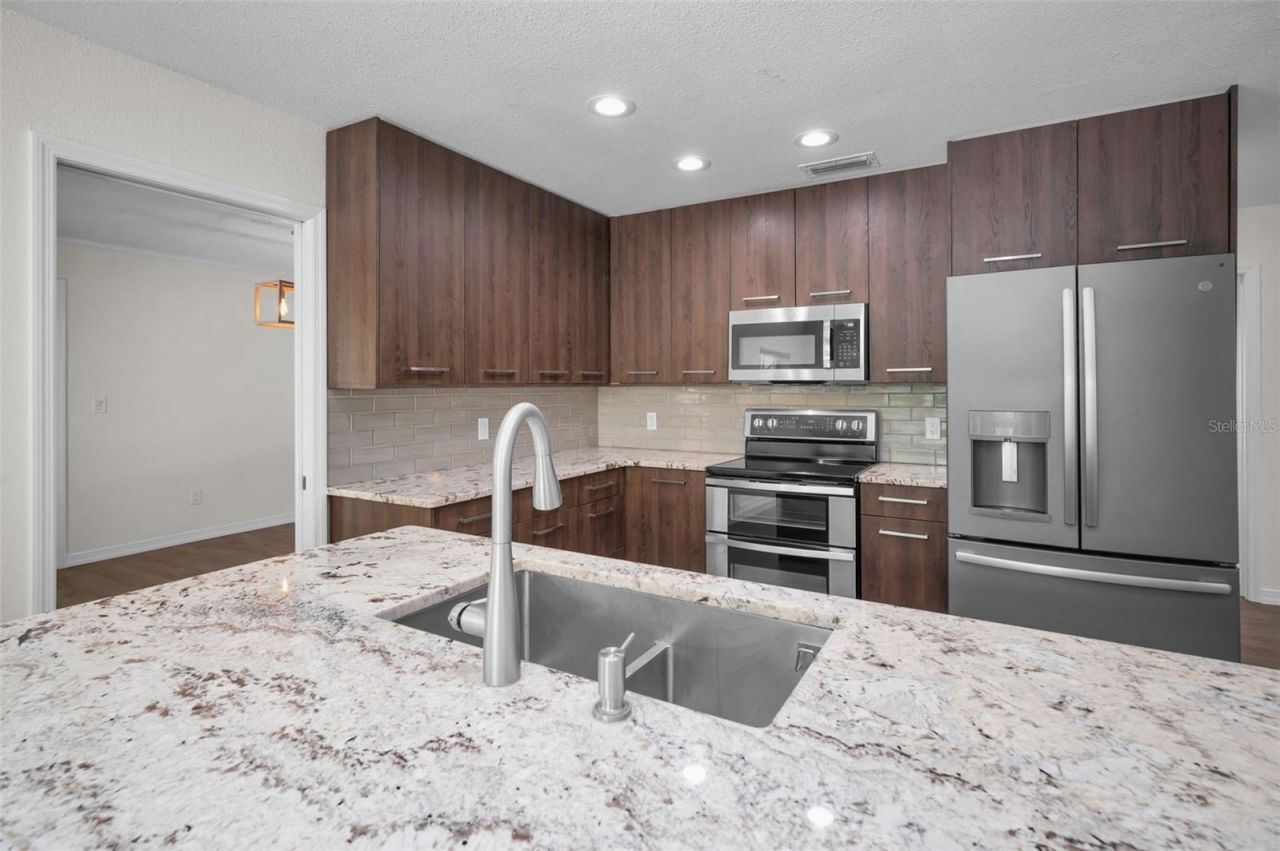 13125 Cimarron Circle N, Largo, FL 33774 Photo