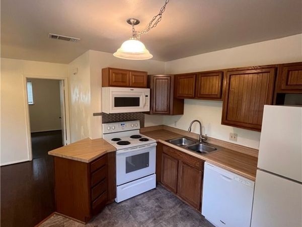 1628 Post Road , San Marcos, TX 78666