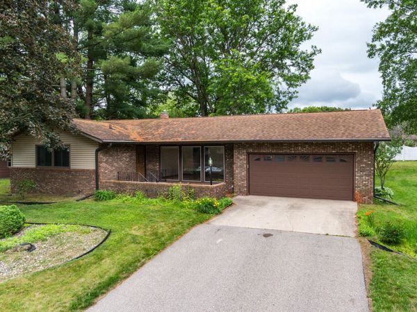 1578 Young Dr E, Onalaska, WI 54650
