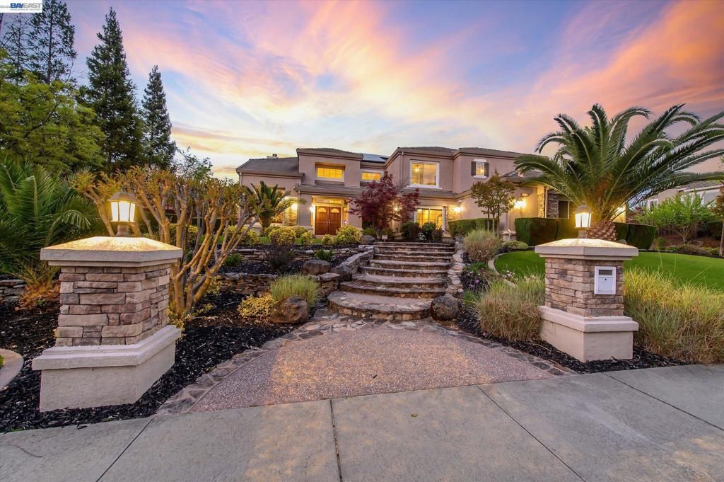8303 Regency Dr, Pleasanton, CA 94588 Main Photo