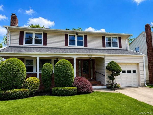 1395 Meadowbrook Road, Merrick, NY 11566