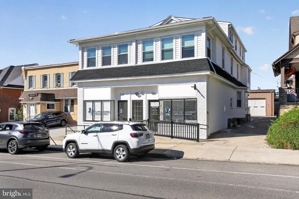 324 326 Darby Road, Unit 3R, Havertown, PA 19083 Main Photo