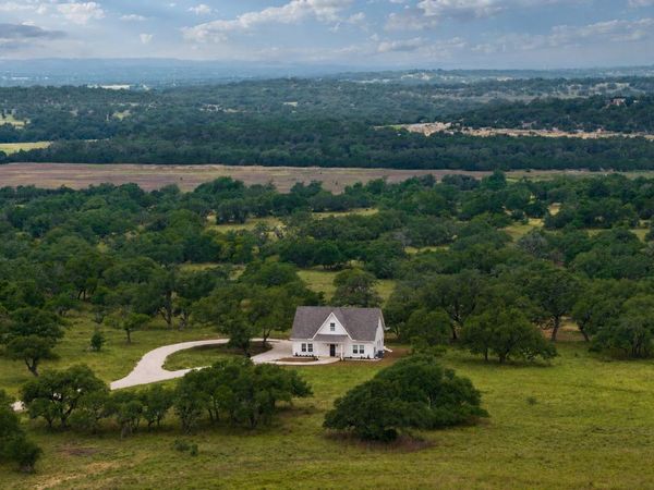 105 Colette LN, Blanco, TX 78606