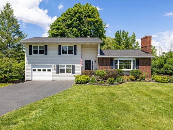 5160 Laura Lane , Canandaigua, NY 14424