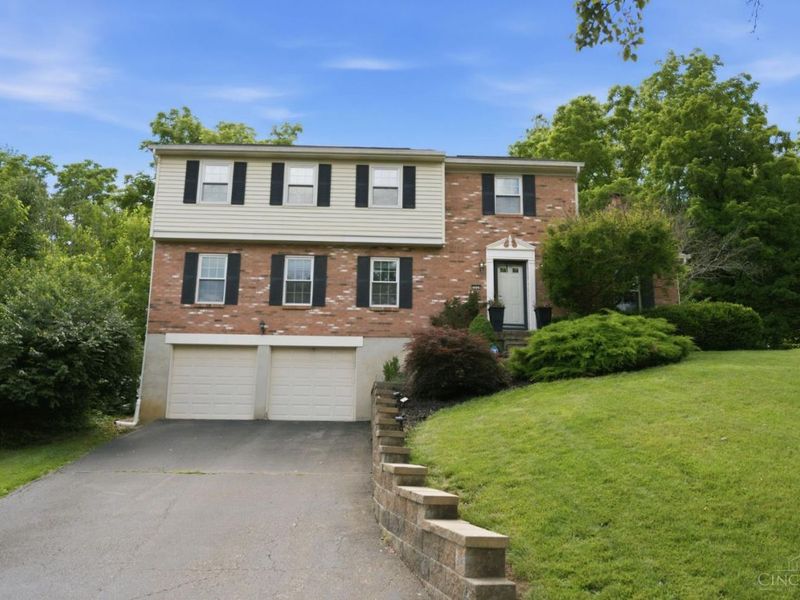 7229 Camargowoods Drive, Madeira, OH 45243 Photo 1