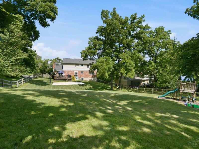 7229 Camargowoods Drive, Madeira, OH 45243 Photo 2