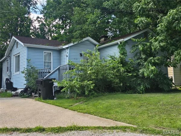 735 E Adams Street , Belleville, IL 62220